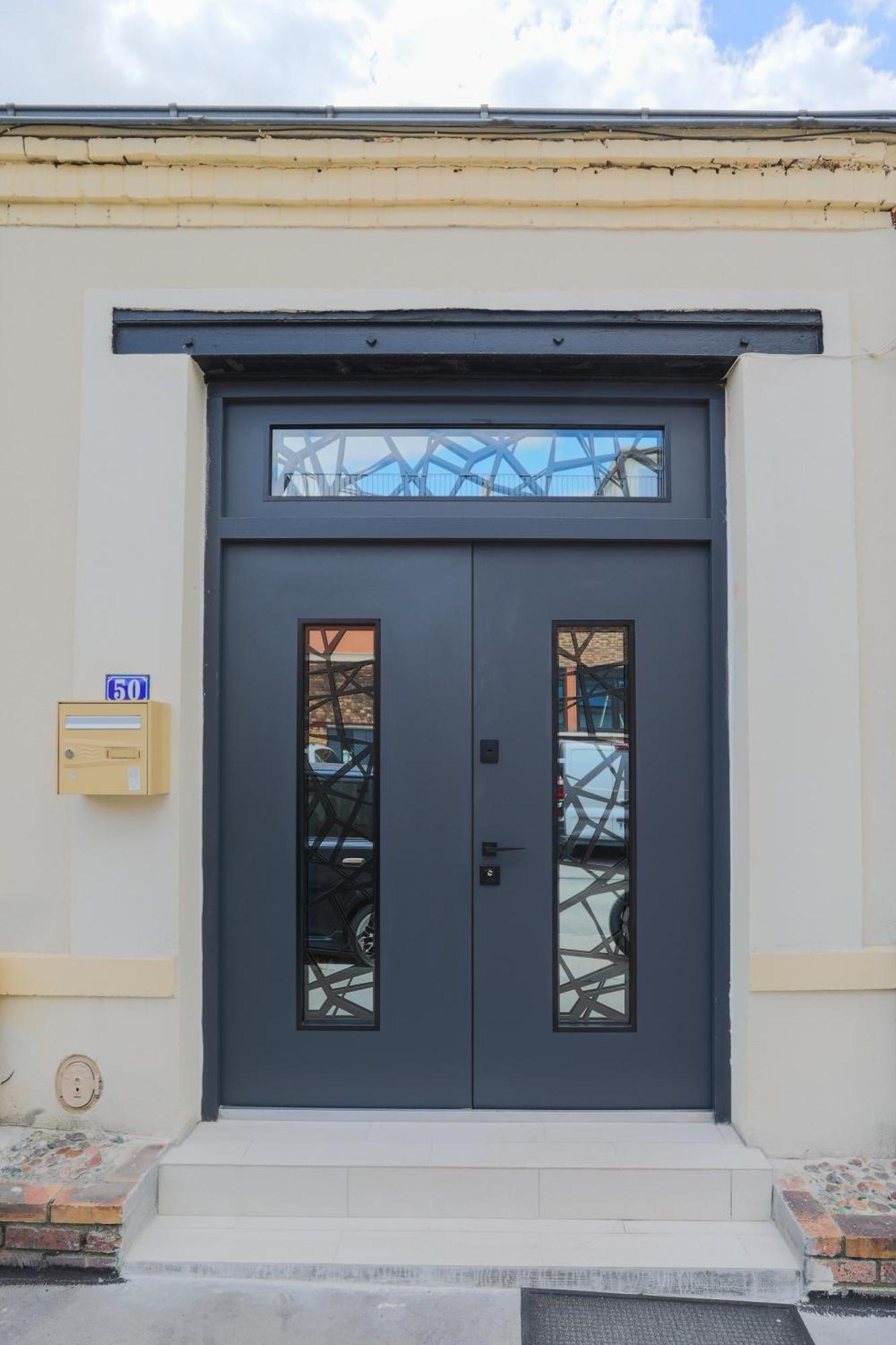 Paris East Side Lodge Pantin Exterior photo